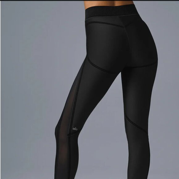 ALO Yoga Classic Black Leggings - Picture 3 of 9